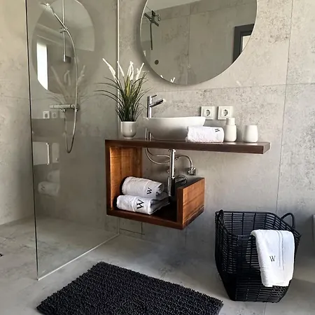 Apartment Stylish Studio In - Idyllic Retreat - Studio-06 Komarna