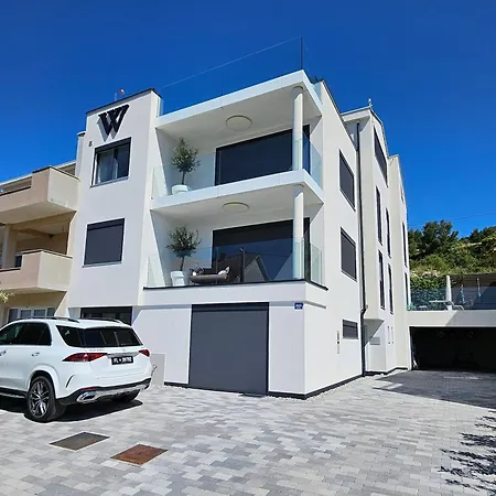 Apartment Stylish Studio In - Idyllic Retreat - Studio-06 Komarna
